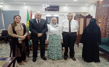 وكيل تعليم الإسماعيلية يستقبل الطالبة الأولى على الجمهورية في الدبلوم الفندقي 