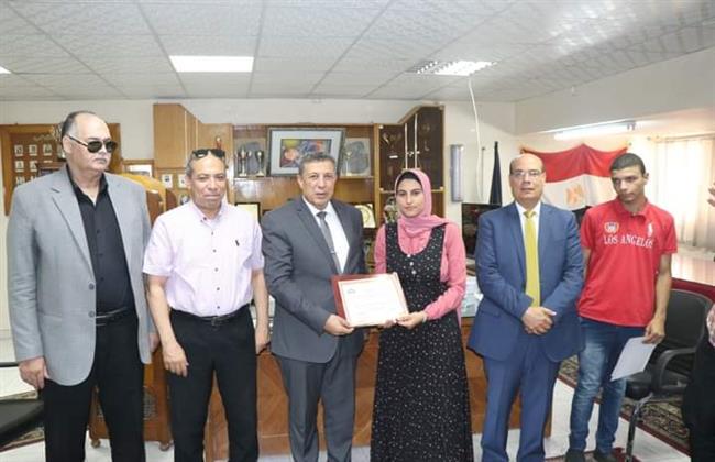 تعليم البحيرة يكرم  أوائل المحافظة بامتحانات الدبلومات «الزراعية - التجارية» 