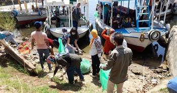   محافظ أسوان يدشن حملة لتنظيف النيل والتشجير بالشوارع ويوجه برفع درجة الاستعداد لعيد الأضحى