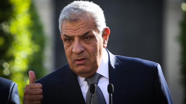 محلب لإنجي أنور «من ينكر نجاحات البلد جاهل وحاقد»
