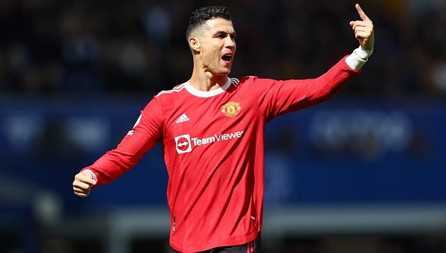 رونالدو يدفع مانشستر يونايتد لدخول سباق ليفاندوفسكي
