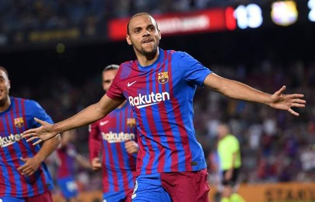 برايثوايت يواصل عناده مع برشلونة