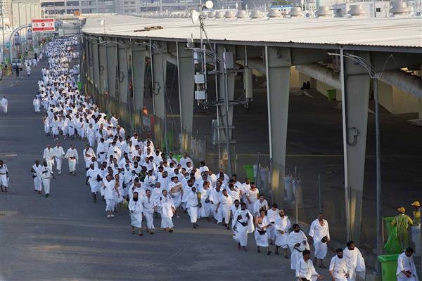 السعودية: ضيوف الرحمن ينفرون من عرفات إلى مزدلفة