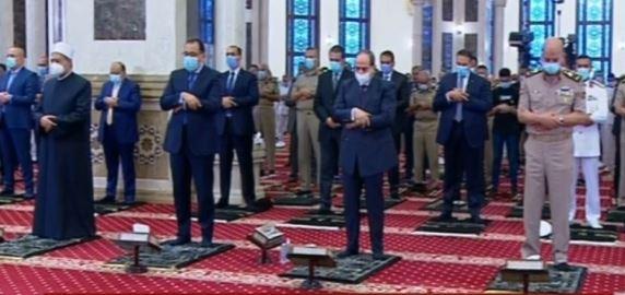 الرئيس السيسي يؤدي صلاة عيد الأضحى بمسجد المشير طنطاوي