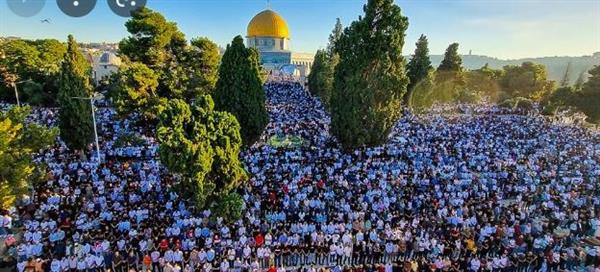 150 ألف مصل يؤدون صلاة عيد الأضحى في رحاب المسجد الأقصى