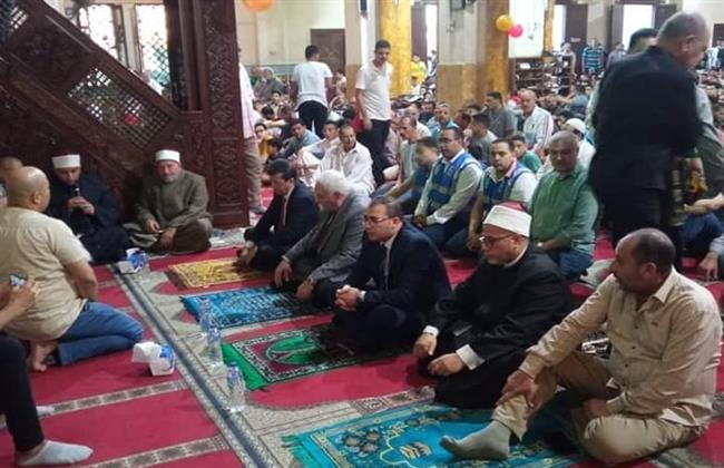 قيادات محافظة دمياط يؤدون صلاة عيد الاضحى بمسجد البحر 