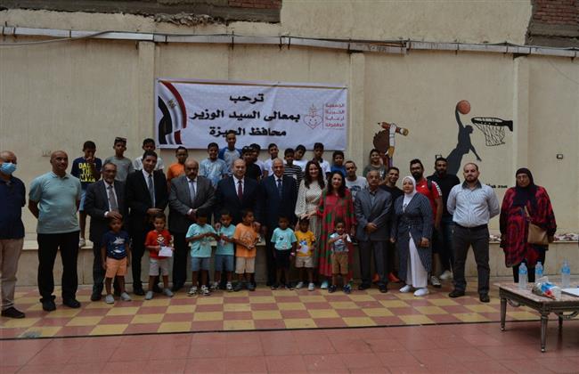 محافظ الجيزة يرسم البهجة على وجوه الأيتام والمسنين فى أول أيام عيد الأضحى