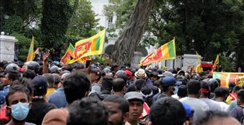   سريلانكا: متظاهرون يضرمون النيران في منزل رئيس الوزراء