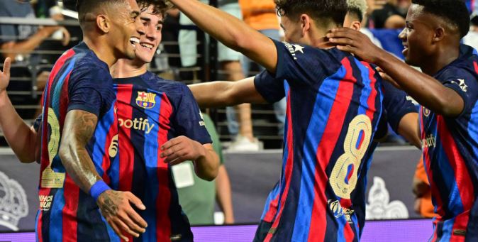 خماسي برشلونة يضع ميركاتو تشافي في مأزق
