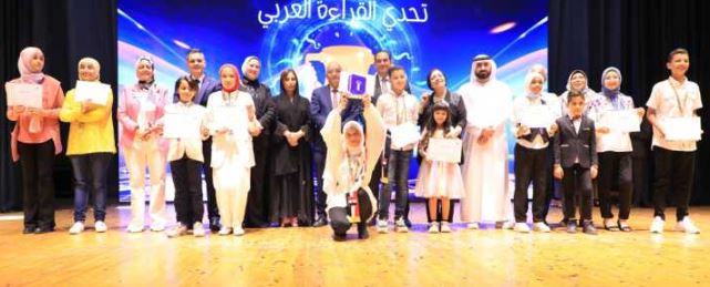 «التعليم» تهدي الكرداوي درع التكريم لمجهوداتها في التحول الرقمي