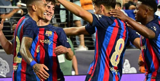 خماسي برشلونة يضع ميركاتو تشافي في مأزق
