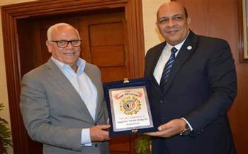 محافظ بورسعيد ونائب رئيس الاتحاد الدولي للكونغفو يبحثان الاستعدادات لاستضافة البطولة العربية