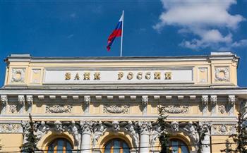   البنك المركزي الروسي يمدد الحظر على سحب العملة الأجنبية 6 أشهر إضافية