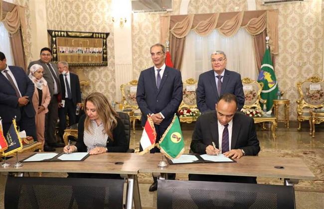 وزير الاتصالات ومحافظ المنيا يشهدان مراسم توقيع بروتوكول تعاون بين الوزارة والمحافظة