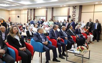 وزير الاتصالات ومحافظ المنيا يتفقدان مركز إبداع مصر الرقمية بالجامعة 
