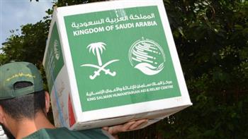   مركز الملك سلمان للإغاثة يوزع سلال غذائية في اليمن وباكستان 
