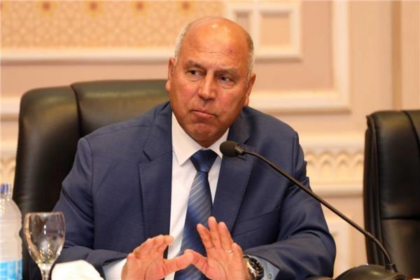 وزير النقل: محاكمة أى سائق ميكروباص يسير على الدائري بعد تشغيل الأتوبيس الترددي