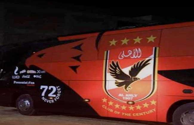 حافلة الأهلي تصل استاد برج العرب استعدادًا لمباراة المصري