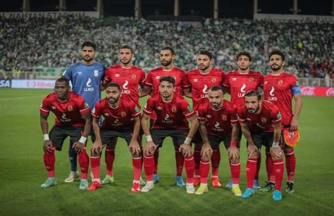 صلاح محسن يقود هجوم الأهلى لمواجهة المصرى البورسعيدى 