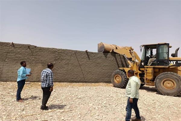 إزالة 22 حالة تعدٍ بالبناء وبناء بدون ترخيص بمدينة دشنا وتوابعها