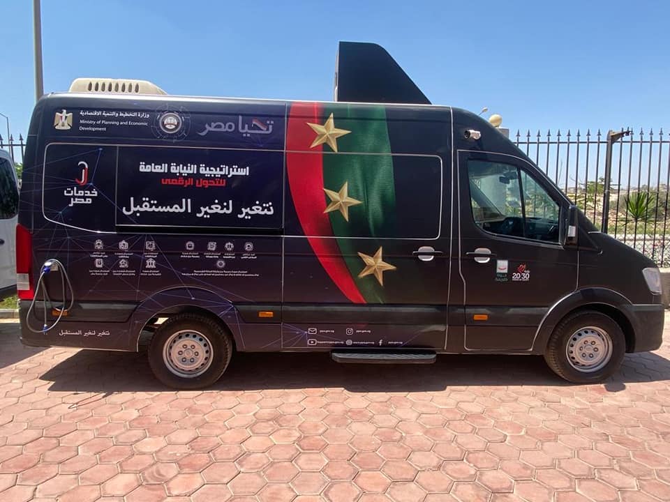 «التنمية الاقتصادية» تسلم النيابة العامة سيارات تكنولوجية جديدة لخدمات المواطنين