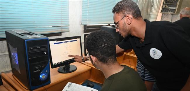معامل التنسيق الإلكتروني بجامعة الفيوم تستقبل طلاب المرحلة الأولى لتسجيل رغباتهم 