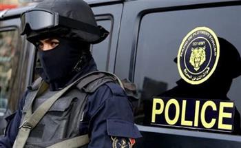 ضبط صاحب مكتبة بالظاهر يخزن كتب تعليمية بدون تفويض