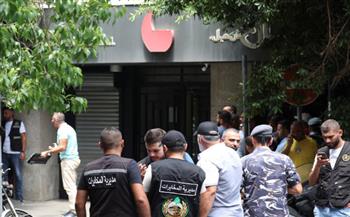   تحرير رهائن البنك بلبنان بعد احتجازهم منذ الصباح مقابل 30 ألف دولار للمسلح