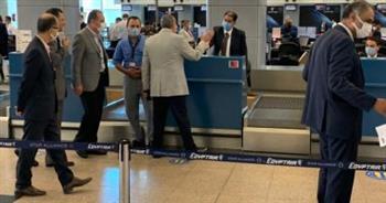 وزير الطيران يتابع استعدادات مطار القاهرة لاستقبال وفود مؤتمر "COP27"