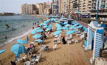  سياحة ومصايف الإسكندرية تعلن هدوء الأمواج بما يسمح بالسباحة