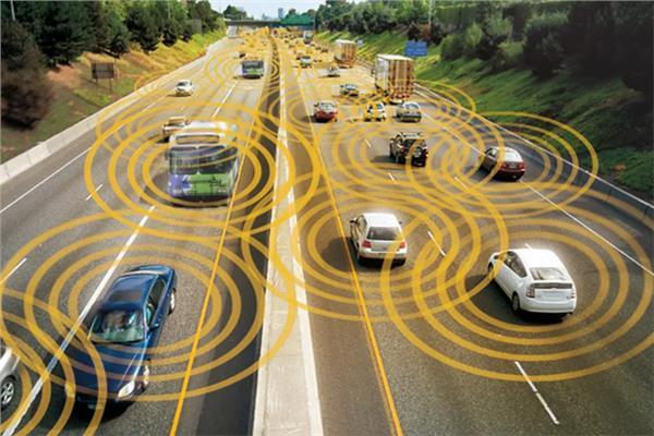 بسبب «V2V» الخيالية.. صناعة السيارات تخسر أمام «الاتصالات الأمريكية»