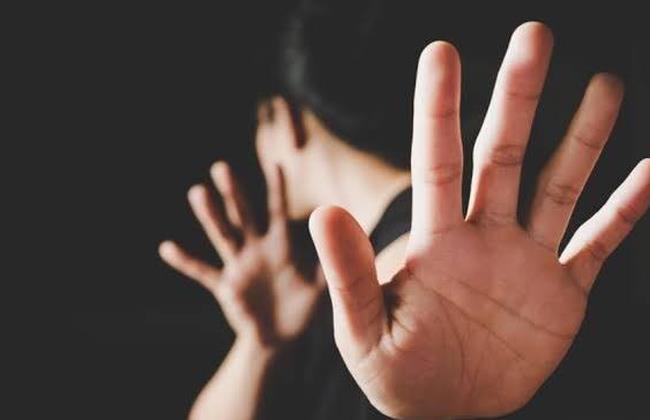حبس عامل تحرش بفتاة وضربها داخل كافيه في المعادي