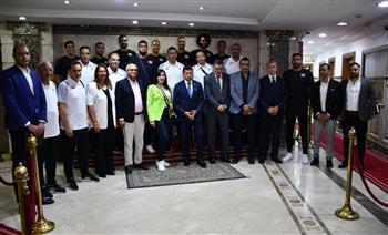 وزير الرياضة يلتقى لاعبى منتخب الطائرة قبل سفرهم إلى سلوفينيا 