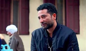 عمرو سعد يخطف الأنظار مع زوجته فى المصيف 