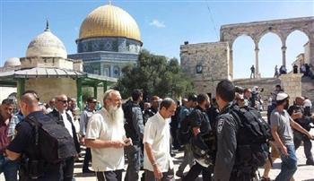 عشرات المستوطنين يقتحمون "الأقصى" والاحتلال يعتقل فلسطينيين في الضفة الغربية