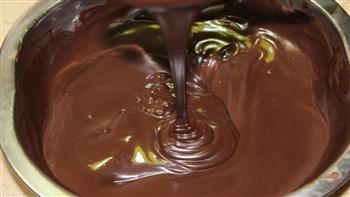طريقة سريعة لتذويب الشوكولاتة