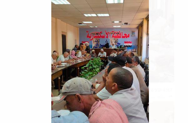 عقد امتحان فوري لمحو أمية 95 من عمال الخدمات المعاونة بأحياء شرق العجمى 