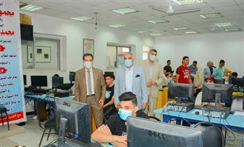 نائب رئيس جامعة طنطا يتفقد مكاتب التنسيق بكليتي العلوم والصيدلة