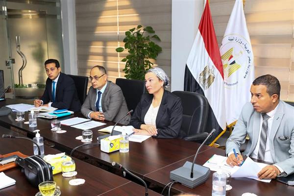 وزيرة البيئة ومحافظ الفيوم يترأسان لجنة مشروعات إعادة التوازن البيئي لبحيرة قارون