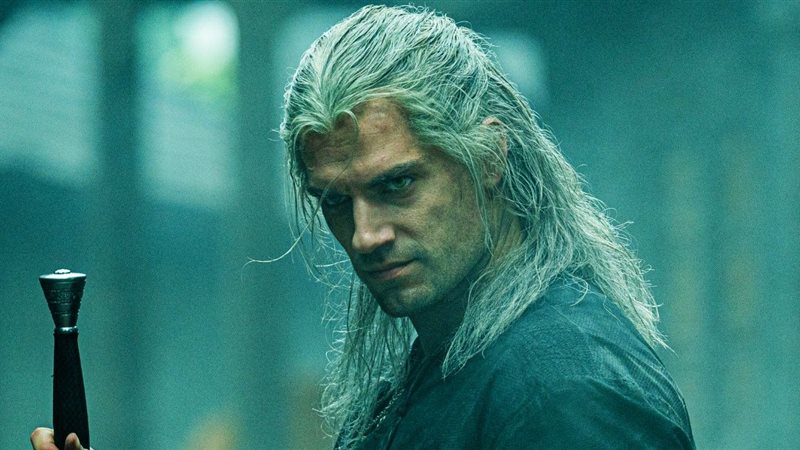 بعد تعافيه من كورونا.. عودة هنري كافيل لتصوير مشاهده في The Witcherads