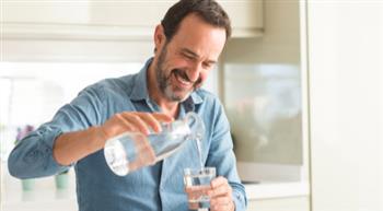   شرب الماء الدافئ يساعد في تقليل الكولسترول