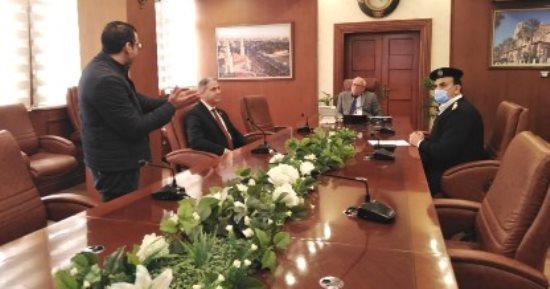 محافظ بورسعيد يبحث مقترح لتطبيق منظومة حديثة لمتابعة الحالة المرورية بالمحافظة