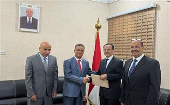   السفير الليبي لدي اليمن يتقدم بأوراق أعتماده لمجلس القيادة اليمني