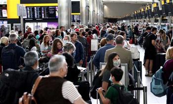   قرار عاجل من مطار هيثرو بسبب زيادة عدد المسافرين