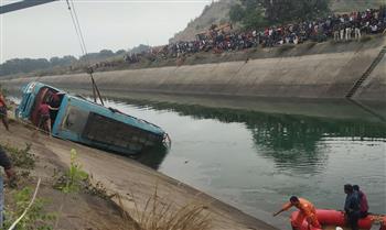  سقوط حافلة تقل 39 من أفراد قوات الأمن الهندي في نهر بإقليم جامو وكشمير