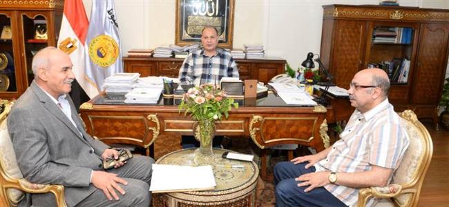 محافظ أسيوط يوافق على 524 طلب إجازة وندب واعارة لبعض العاملين بمديرية الشئون الصحية