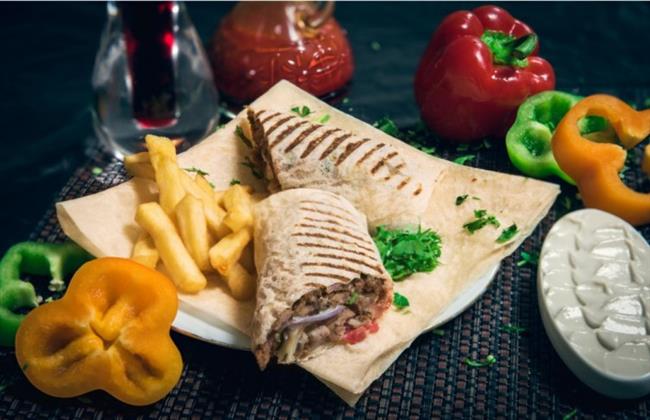 ساندويش الكباب بالطحينة