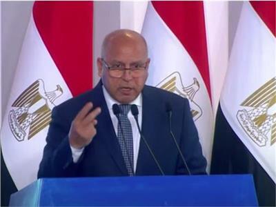 وزير النقل يكشف تفاصيل تعيين 300 من أقارب العاملين بالسكة الحديد.. فيديو