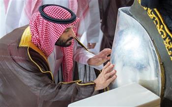   ولي العهد السعودي يشارك بغسل الكعبة المشرفة نيابة عن خادم الحرمين