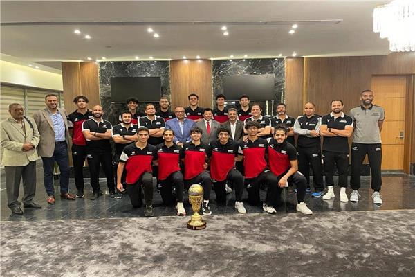 وزير الرياضة يستقبل بعثة المنتخب الوطني لشباب وشابات السلة